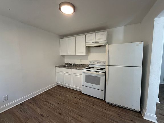 3rd image of 232 Chelsea St #B2