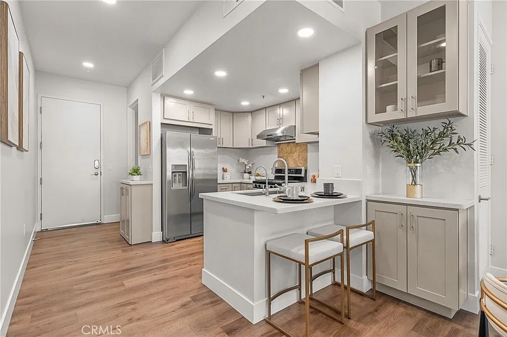 2 bed, 2.5 bath, 1630 sqft, $4,300 — Photo 4