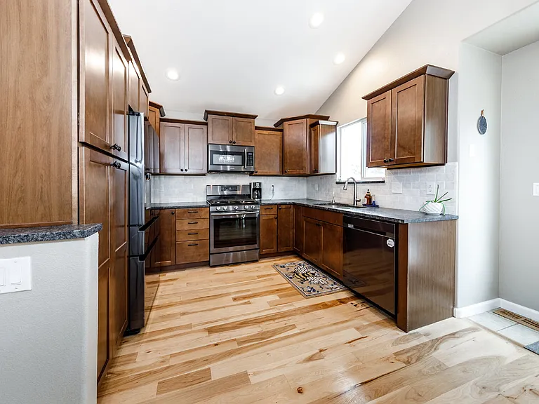 230 Hooper Ct — Photo 13