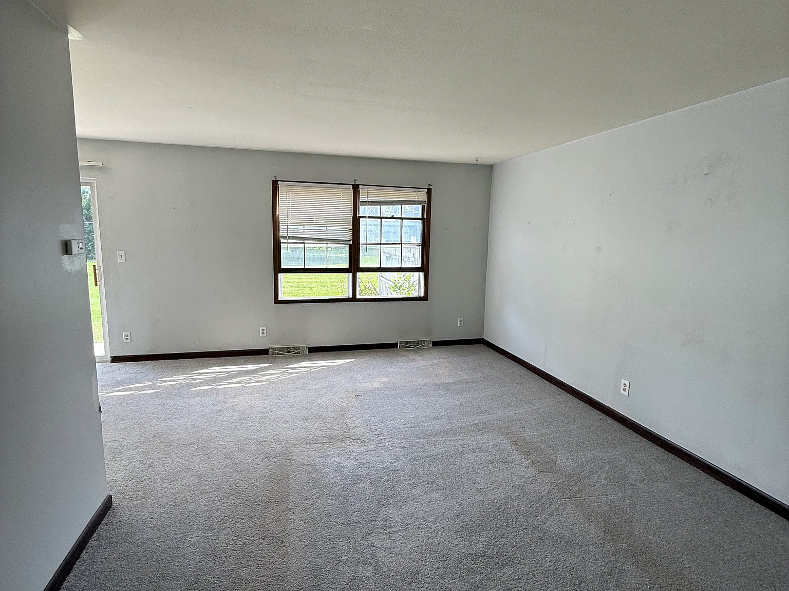 3 bed, 1.5 bath, 1500 sqft, $2,195 — Photo 3