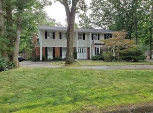 2 Scott Ct, Lake Grove, NY 11755