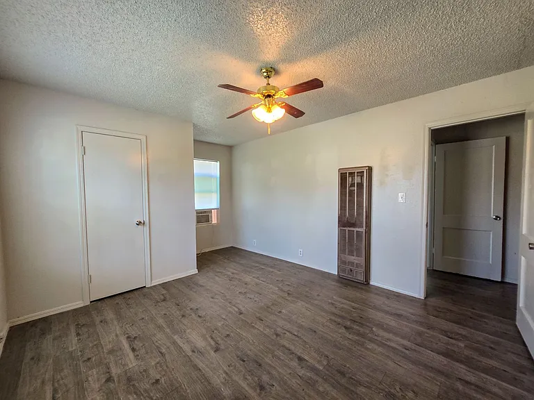 635 W Franklin St — Photo 25