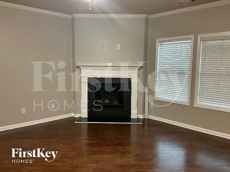 4 bed, 3.0 bath, 2389 sqft, $2,555 — Photo 3