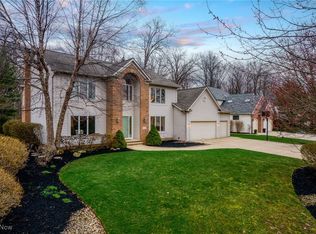 6853 Silkwood Ln, Solon, OH 44139