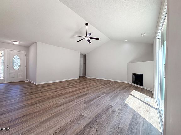 3rd image of 131 Sommerset Dr
