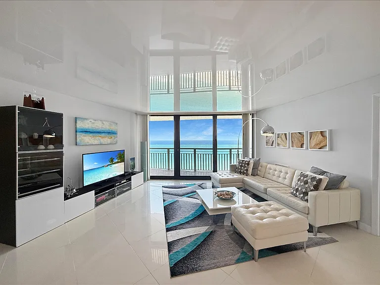 3000 N Ocean Dr #32G — Photo 1