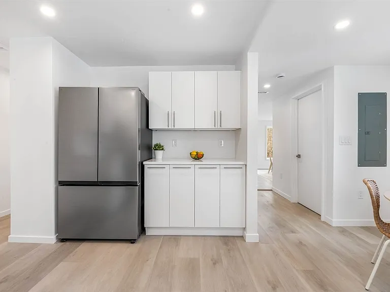 561 Beechwood St #SF — Photo 10