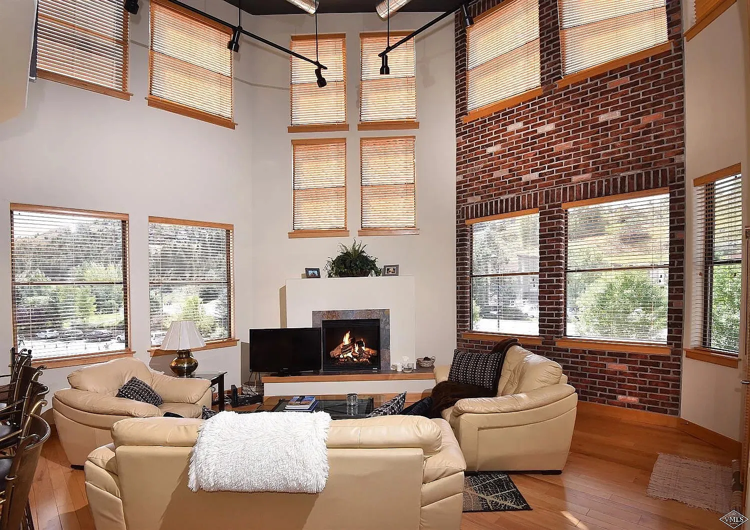 2 bed, 1505 sqft, $7,500 — Photo 1