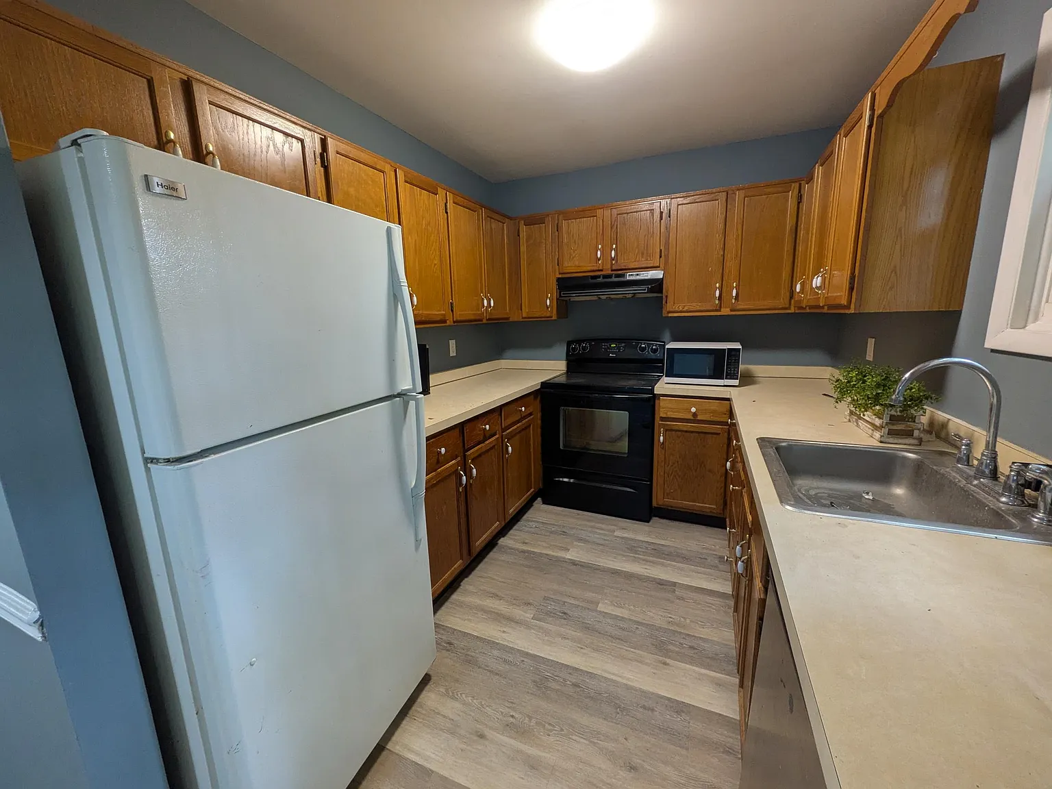 2 bed, 1.5 bath, 1075 sqft, $1,900 — Photo 3