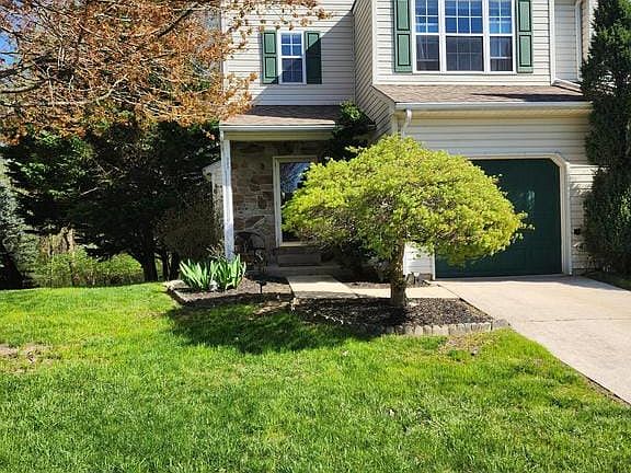 2nd image of 922 Glackens Ln