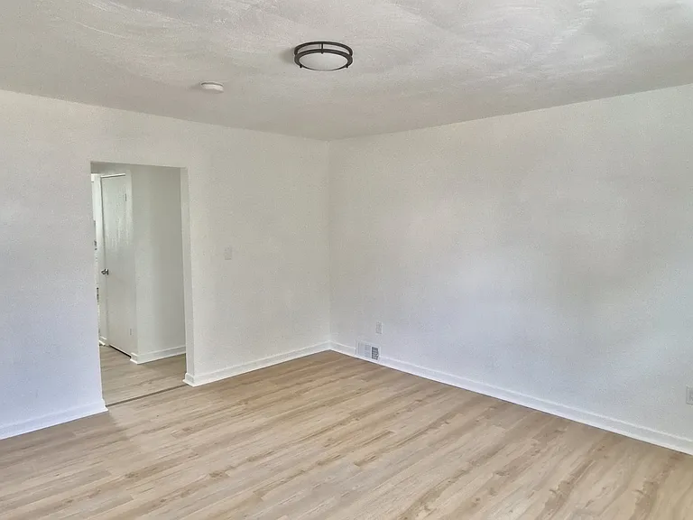 1025 Kenneth Ave #2 — Photo 1