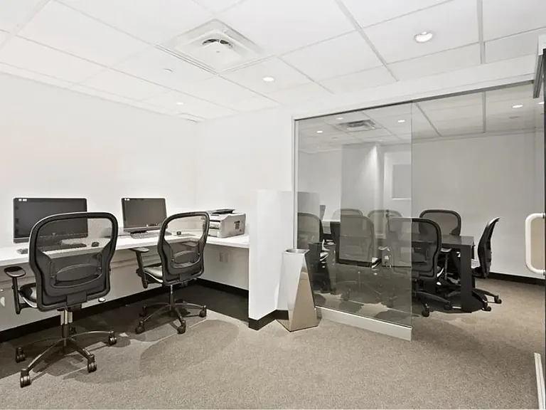 635 W 42nd St #22H — Photo 12