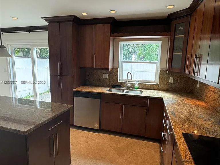3920 Woodside Dr #2 — Photo 5