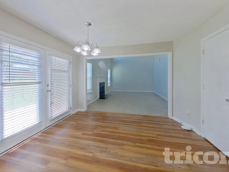 1916 Hillspring Ln — Photo 5