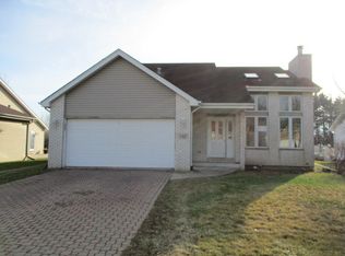 292 Hillcrest Ln, Steger, IL 60475