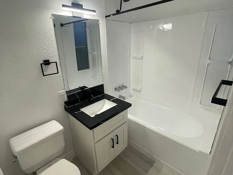 Wilton Way Apartments — Photo 9
