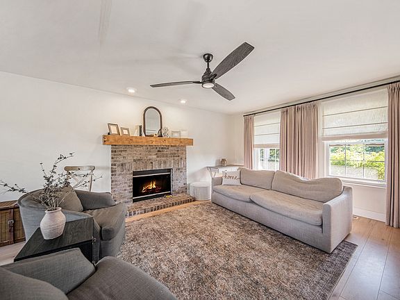 4th image of 403 Pembroke Dr