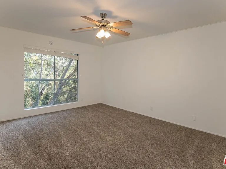 410 S Barrington Ave #205 — Photo 30