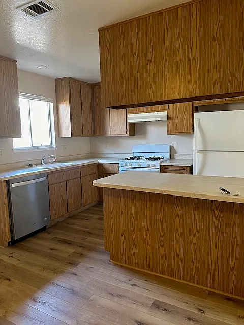 2 bed, 947 sqft, $1,775 — Photo 3