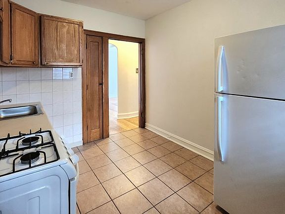 5th image of 2948 N Laramie Ave APT 2