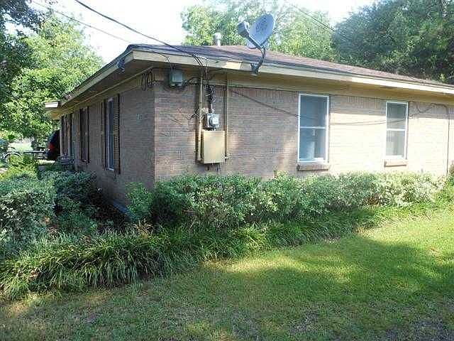 2nd image of 1304 Crescent Dr