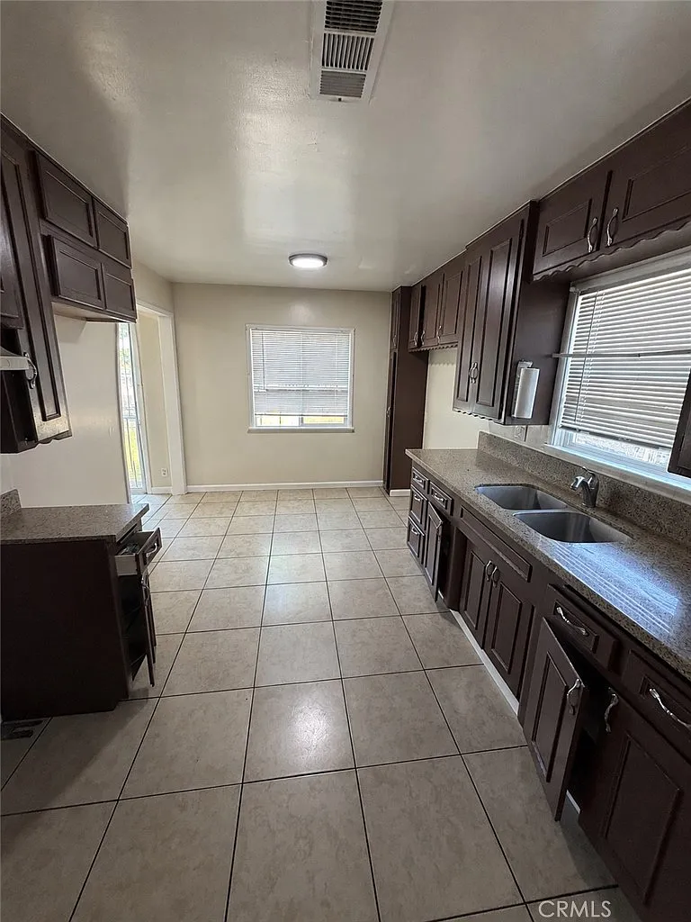 2 bed, 900 sqft, $2,750 — Photo 4