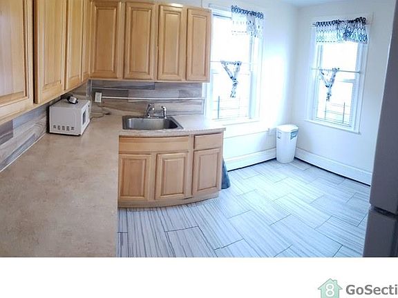 3rd image of 71 Degroot Pl Floor 2