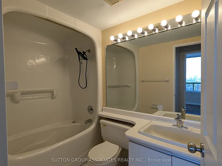 7 Bishop Ave #1808 — Photo 15