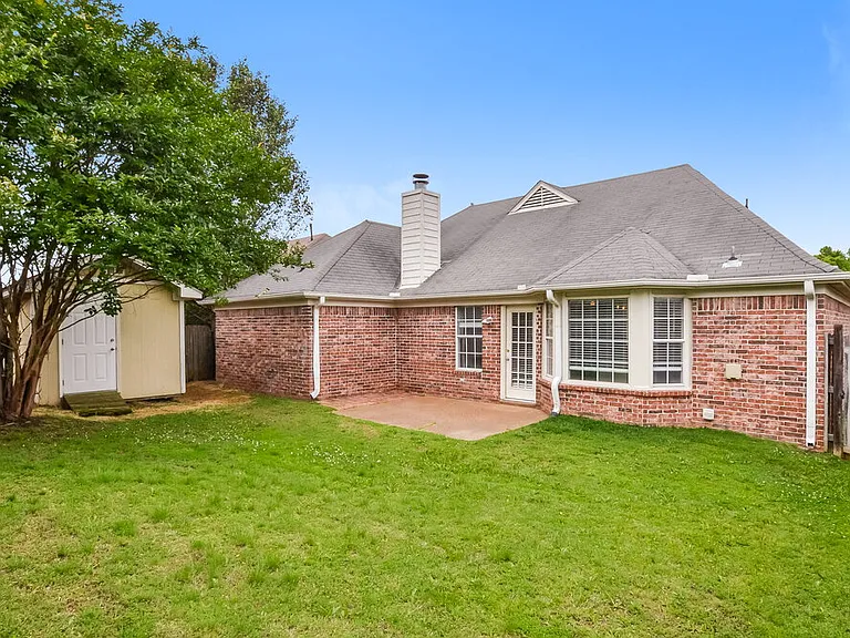 6967 Naples Dr — Photo 16