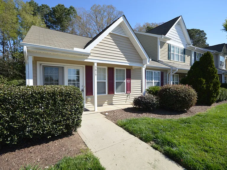 3615 Bison Hill Ln — Photo 2