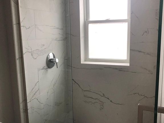 4th image of 5040 N Washtenaw Ave #2