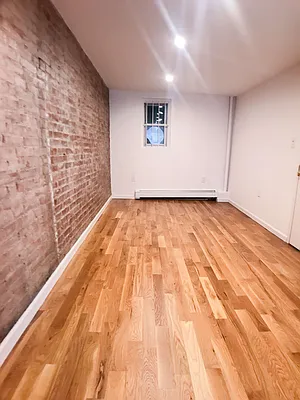 Rented by Clove Realty LLC | media 19