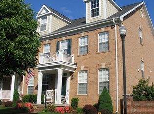 805 Monument Sq, Woodbridge, VA 22191