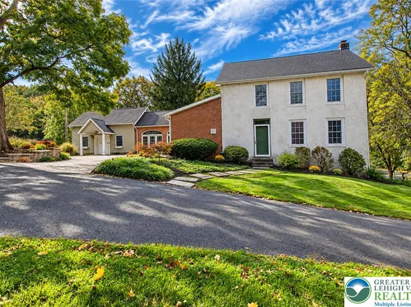 8048 Valley Rd, Fogelsville, PA 18051
