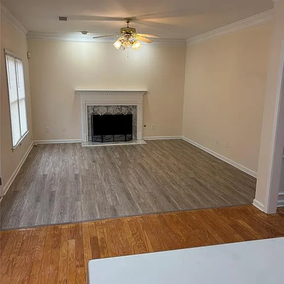 220 Cross Creek Dr — Photo 2