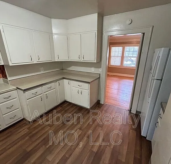 5446 Charlotte St #1F — Photo 10