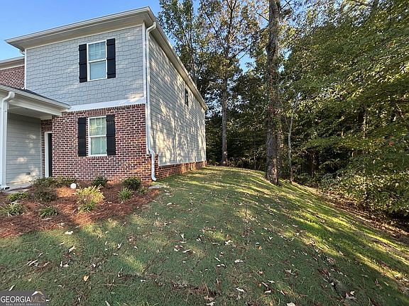 5th image of 11 Meadowview Cir
