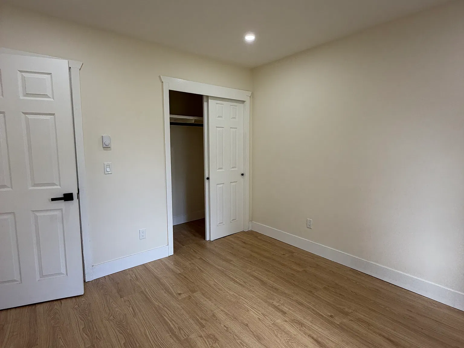 1 bed, 1100 sqft, $1,300 — Photo 1