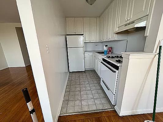 4th image of 8665 21st Ave #3B
