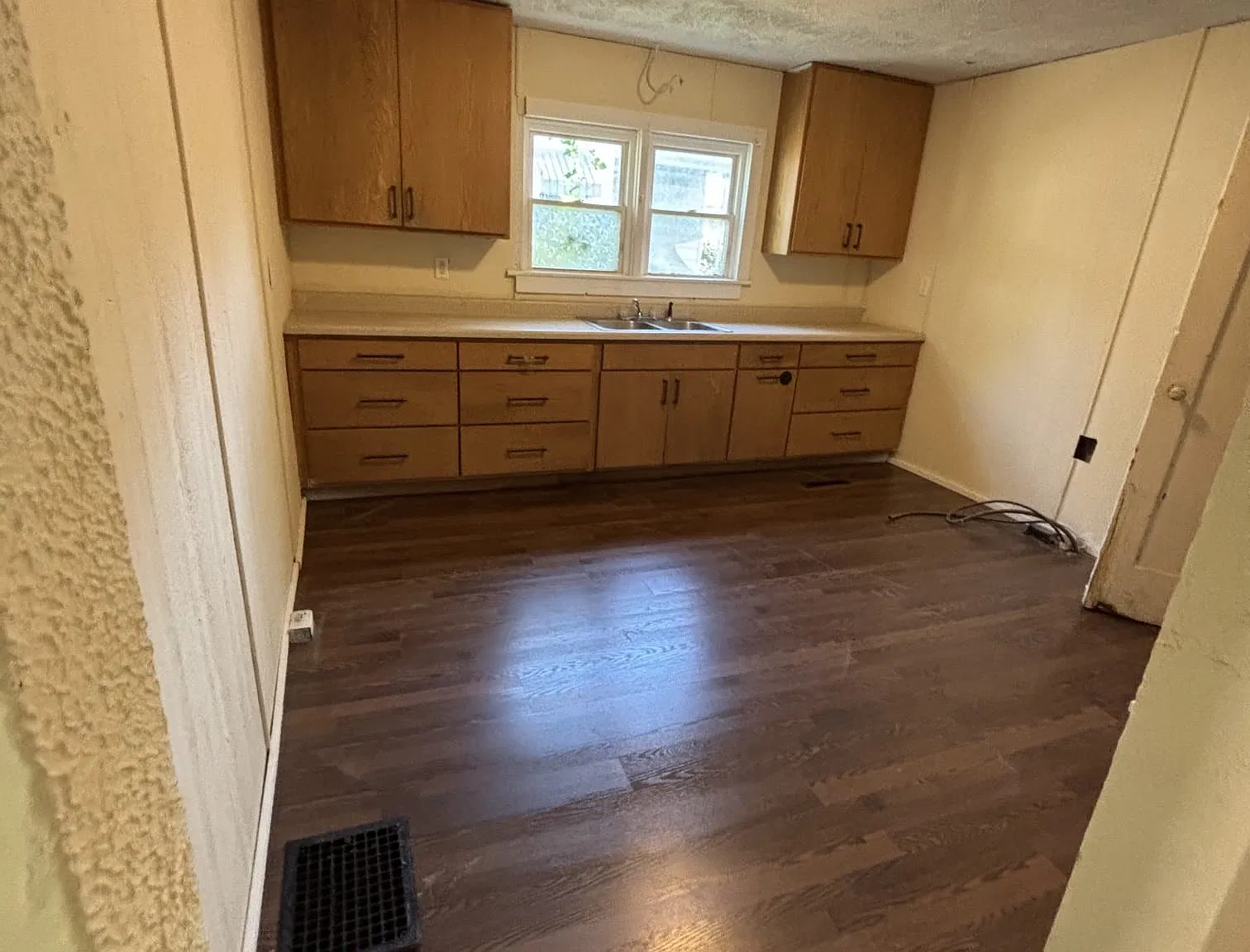 2 bed, 1560 sqft, $880 — Photo 3