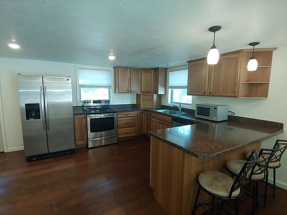 2nd image of 648 S Desmet Ave