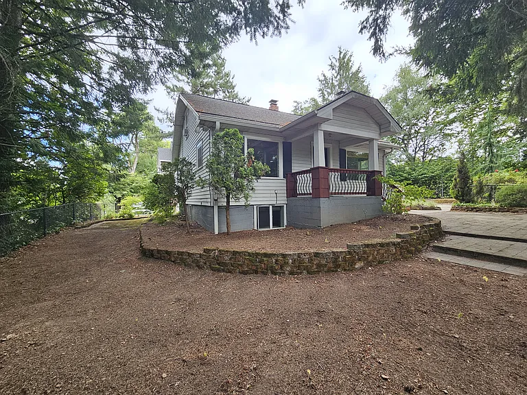 6306 SW 30th Ave — Photo 2