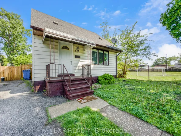 2114 Girardot St, Windsor, ON N9B 1R2