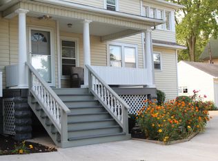 408 Palace St #A, Aurora, IL 60506