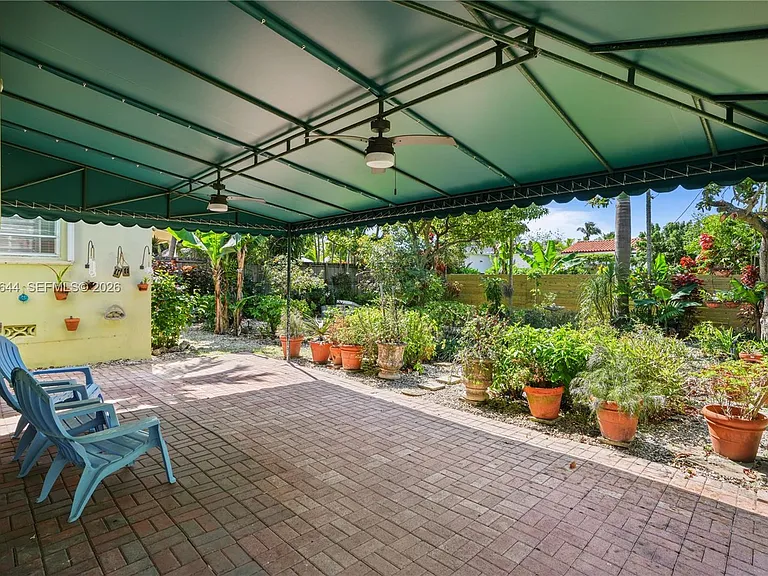 2460 SW 24th St — Photo 42