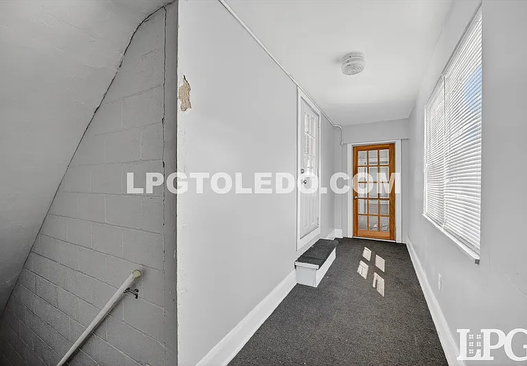 1734 Arlington Ave — Photo 6