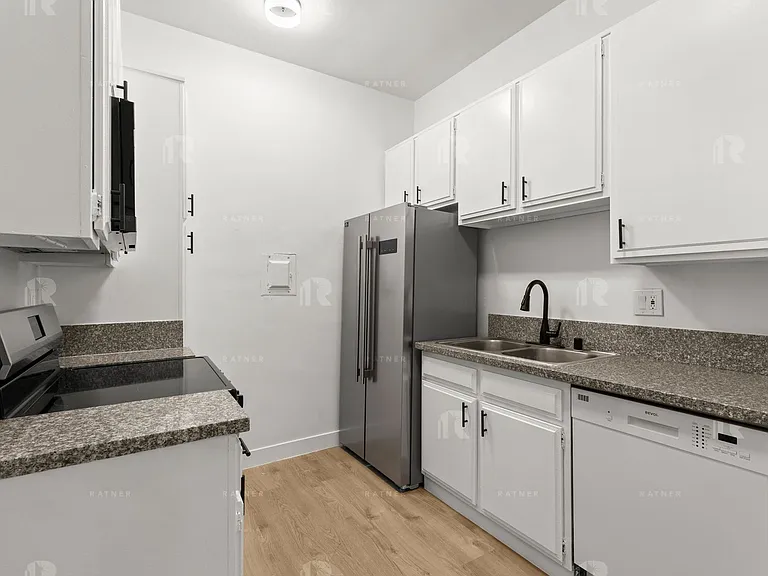 1114 N Kings Rd — Photo 6