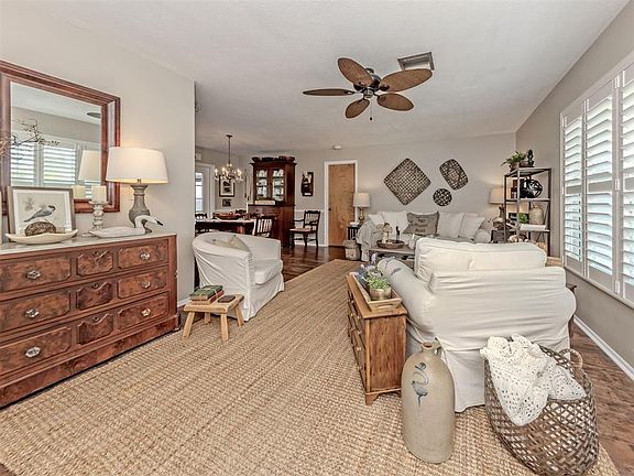 3rd image of 1345 Olympia Rd