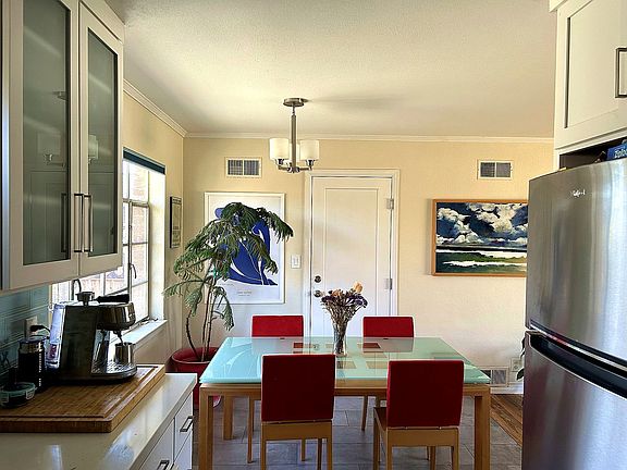 4th image of 620 Cardinal Way