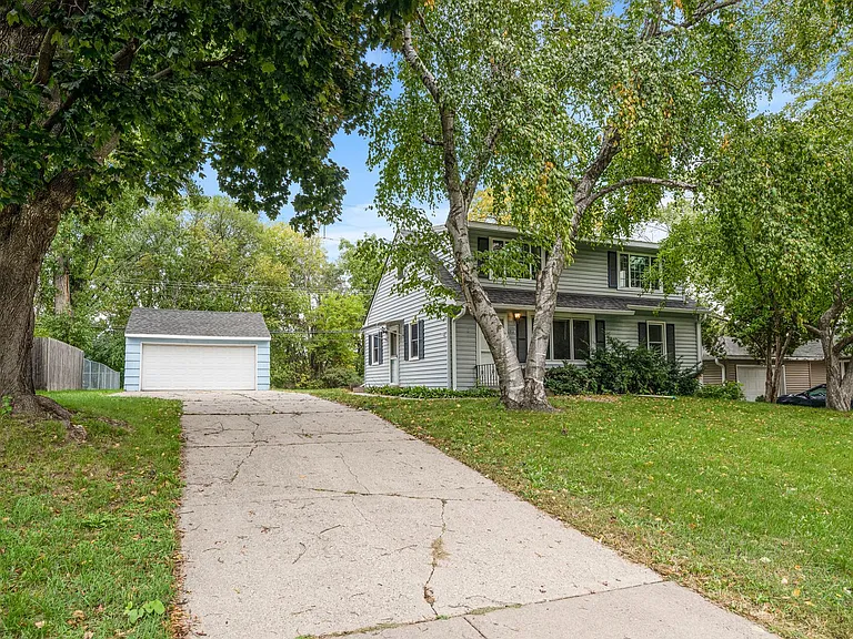 1711 Rose Pl — Photo 2